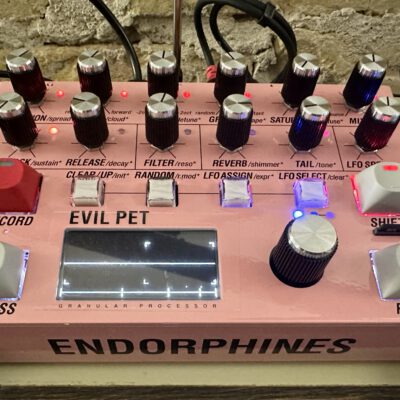 ピンクの箱に潜む“邪悪なペット” ― Endorphin.es Evil Pet グラニュラーシンセ